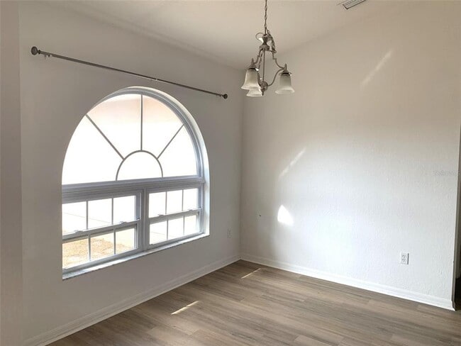 Foto del edificio - 12516 Willmington Blvd