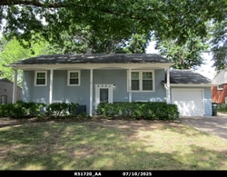 Building Photo - 2561 SW Belle Ave