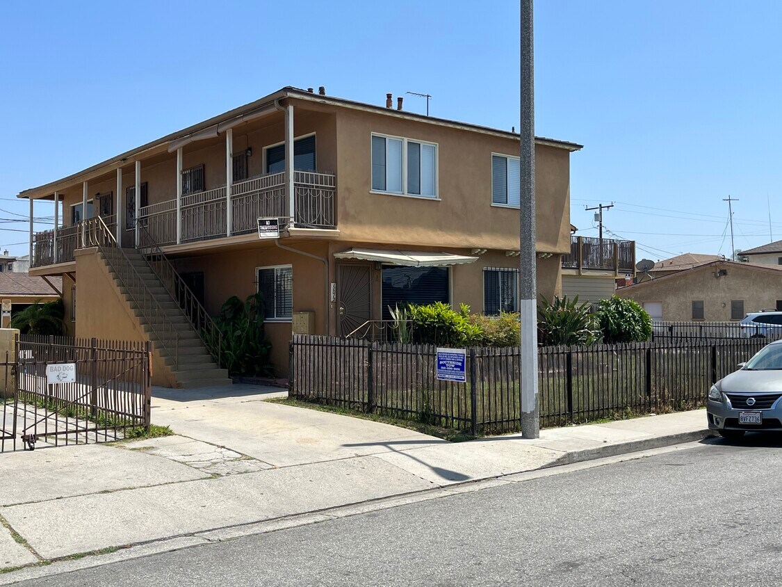 Upstairs- front apartment - 11012 Benwell Dr