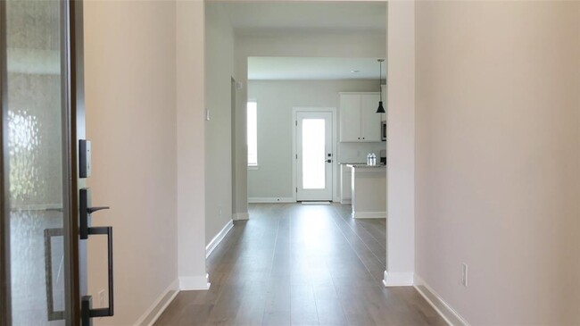 Building Photo - 3008 Sunmoon Ln