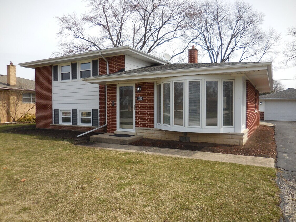 Primary Photo - 1031 N Wilshire Ln
