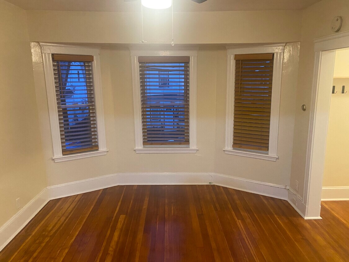 Living Room - 570 South St