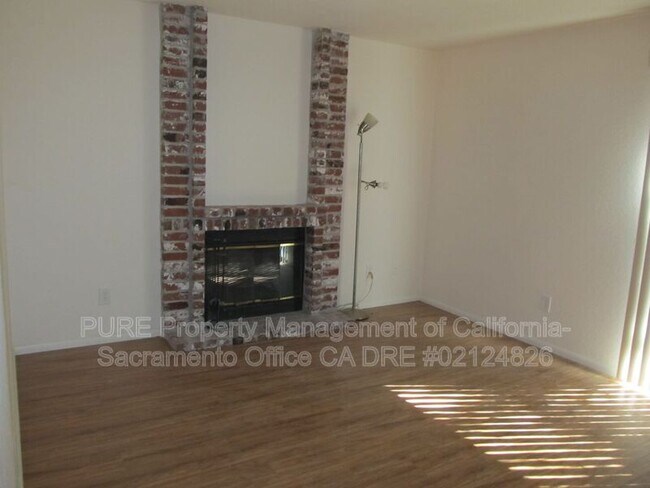 Foto del edificio - 46 Lanyard Ct