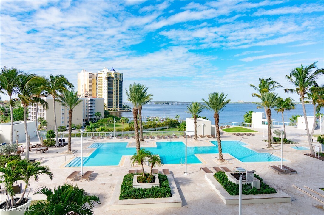 Foto principal - 3000 Oasis Grand Blvd