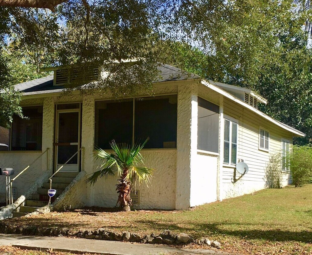 225 NE Tuscawilla Ave, Ocala, FL 34470 House Rental in Ocala, FL