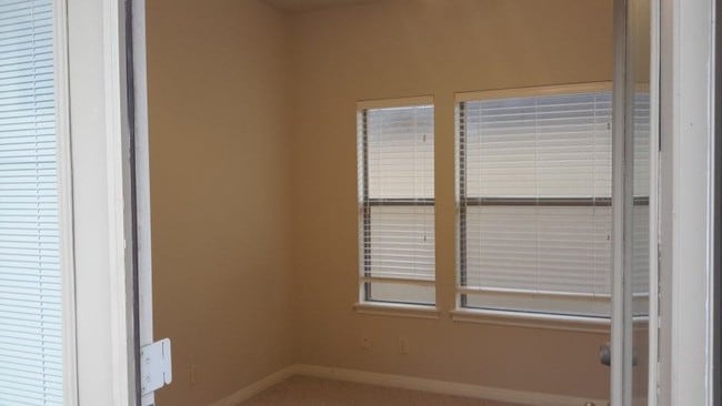 Building Photo - 6 Stafford Ct