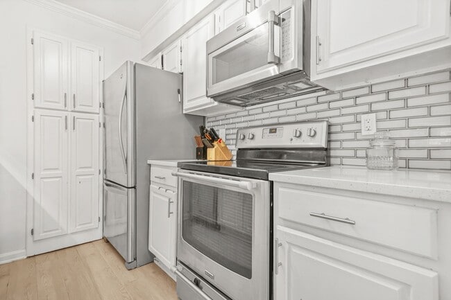 Building Photo - 27404 Plantation Dr NE