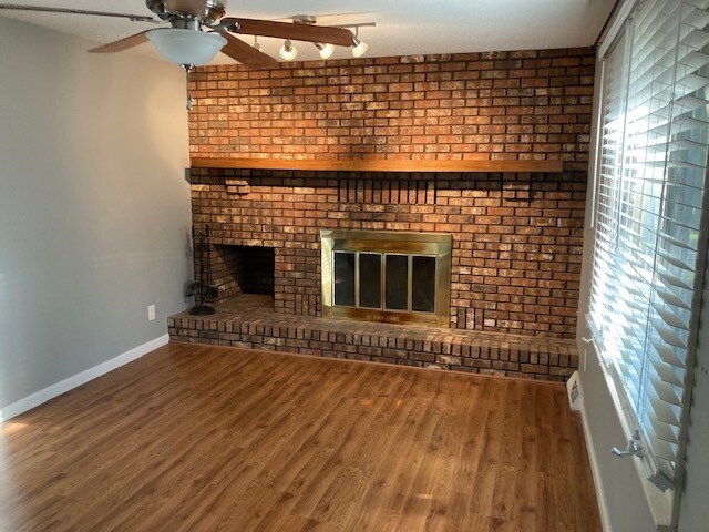 Building Photo - 626 Redbud Cir