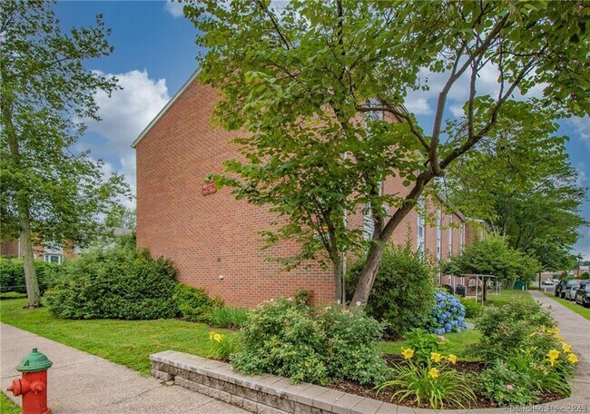 Foto del edificio - 79 Beths Ave