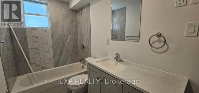 Photo du bâtiment - 216 McArthur Ave.