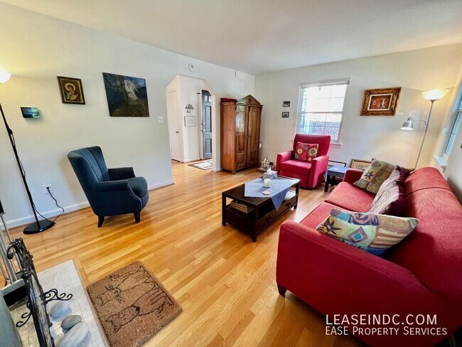 Foto del edificio - 2906 Upton St NW