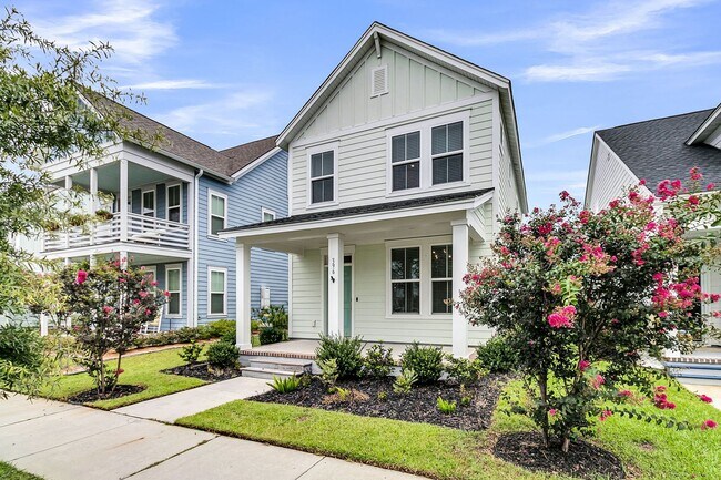Building Photo - Must see 3 bedroom, 2.5 bath Home in Midto...