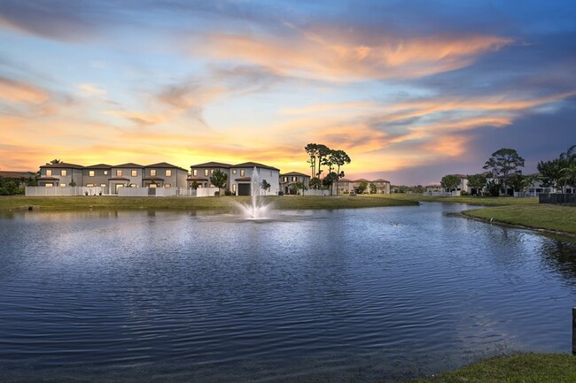 Foto del edificio - Palm Beach County! Gorgeous Towmhome Built...