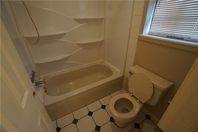 Building Photo - 4 Bedroom House, Gas Heat and Hot Water, N...