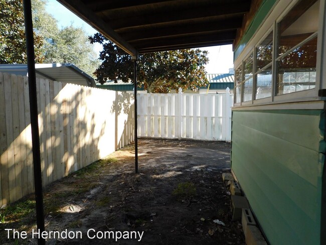 Building Photo - 2 br, 1 bath House - 404 E. Moore Street