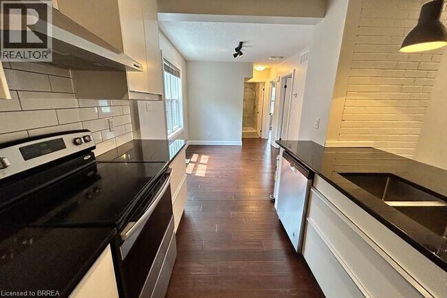 Building Photo - 24 Locust St