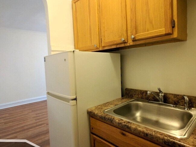 Building Photo - 2536 N Sawyer Ave