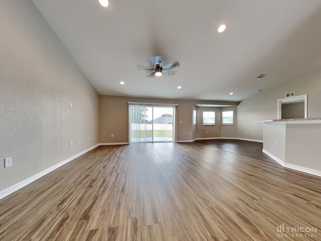 Building Photo - 113 Solis Dr