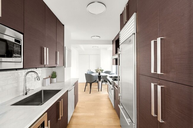 Building Photo - 211 Madison Ave