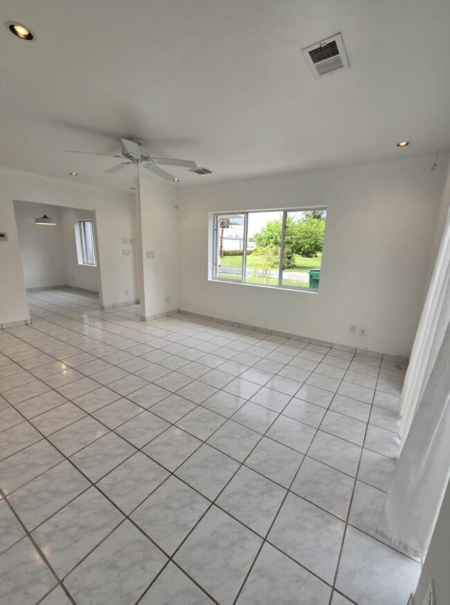 Building Photo - 31 SW 10th St