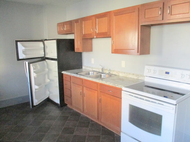 Building Photo - 324 Park Rd