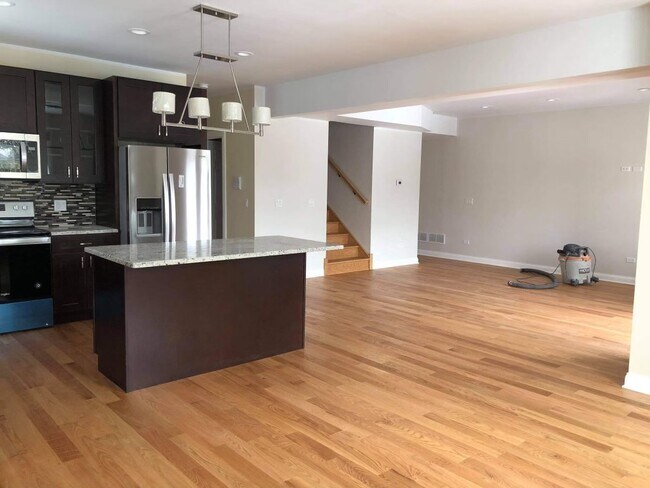 Foto del edificio - 6552 W Roscoe St