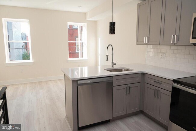 Foto del edificio - 2427 Nicholas St