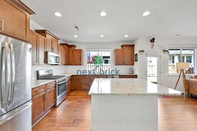 Foto del edificio - Spacious 4-Bed & 2.5 Bath Single Family Ho...