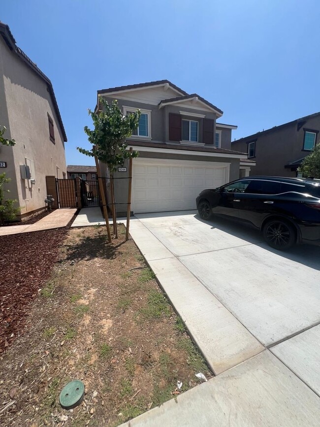 Building Photo - Comfortable Living in a Quiet Neighborhood...
