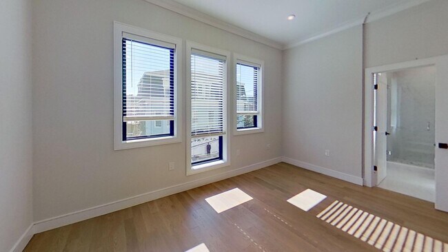 Foto del edificio - September Rent Waived! Pet Neg. Luxury Apt...