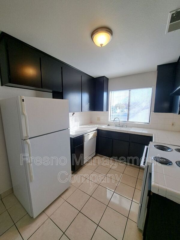 Foto del edificio - 944 W McKinley Ave