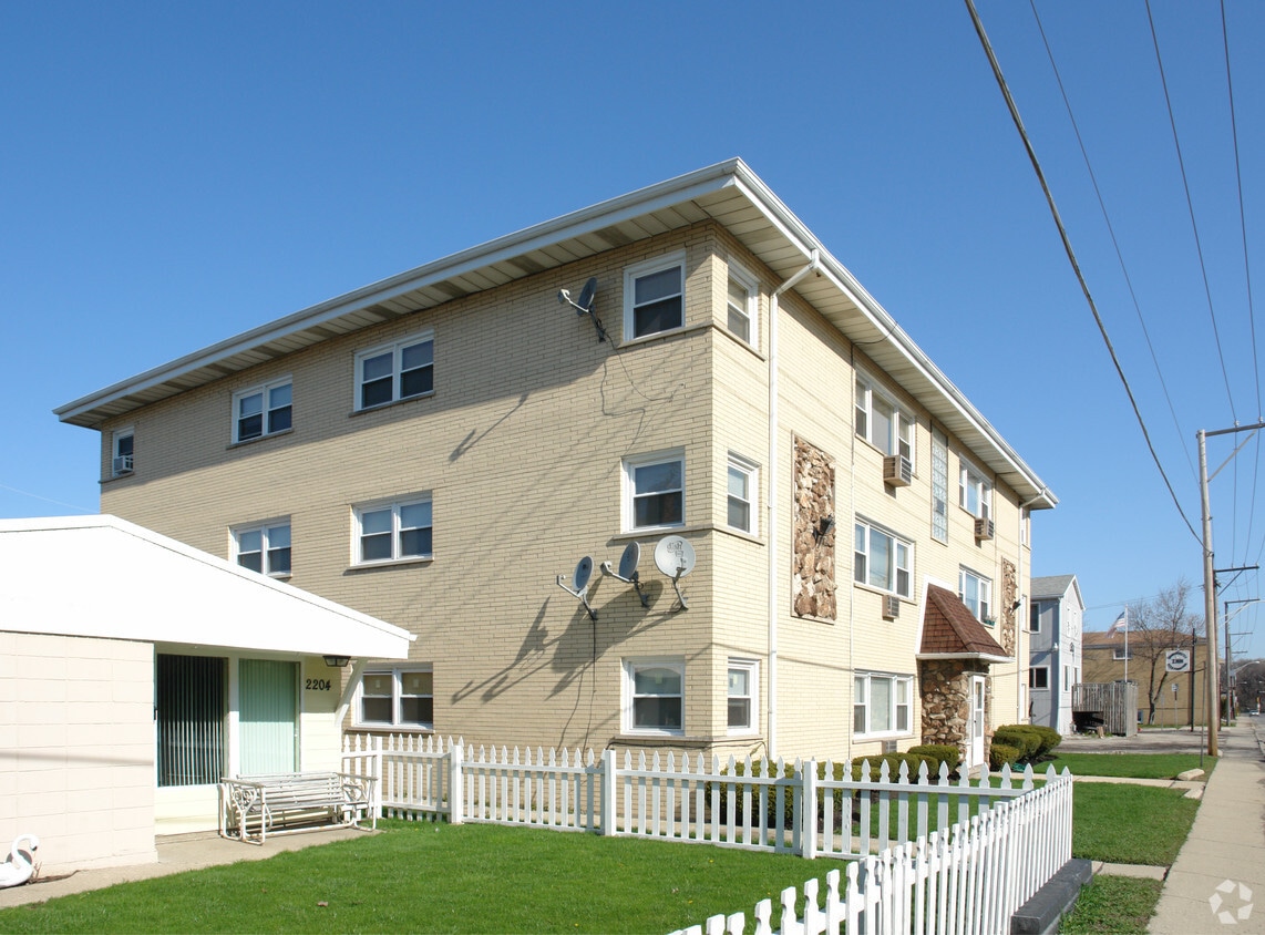 2216 River Rd, River Grove, IL 60171 Apartments in River Grove, IL