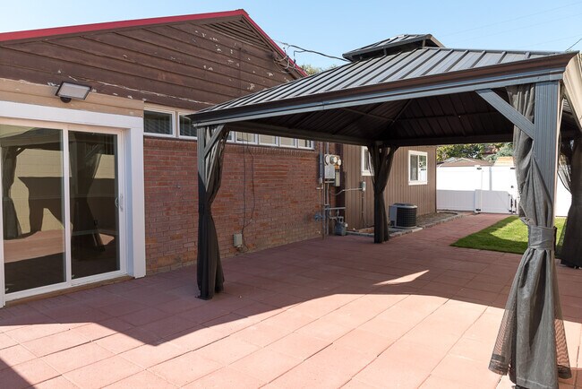 Foto del edificio - 398 SW 12th St