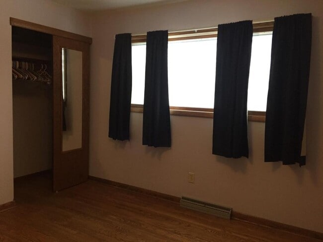 Foto del edificio - 4815 Woodland Ave