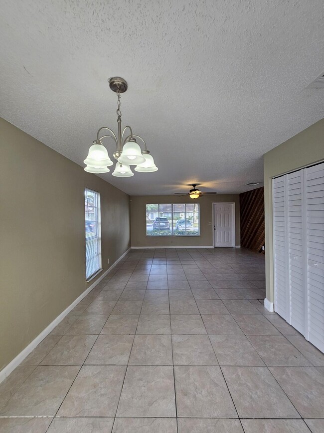 Foto del edificio - 4786 Orleans Ct