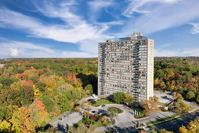 Building Photo - Lake Park Tower