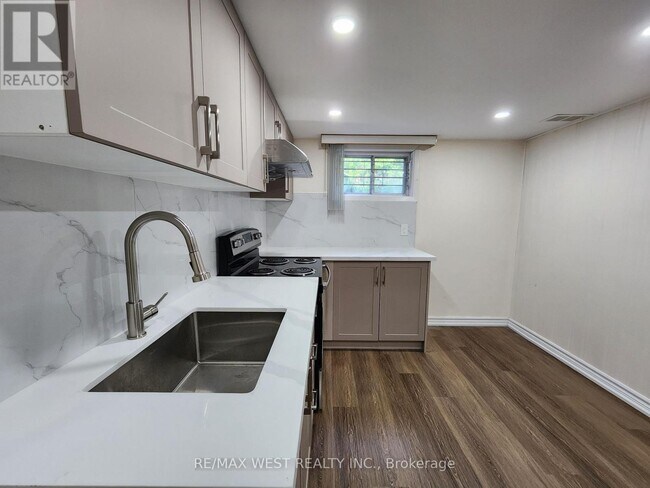 Building Photo - 105 Crocus Dr