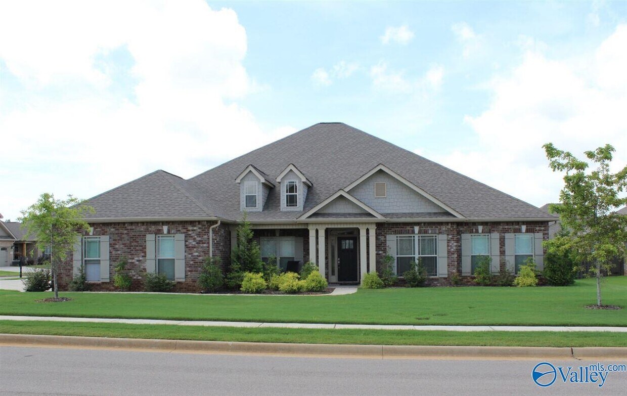 Primary Photo - 50 Nutcracker Ln SW