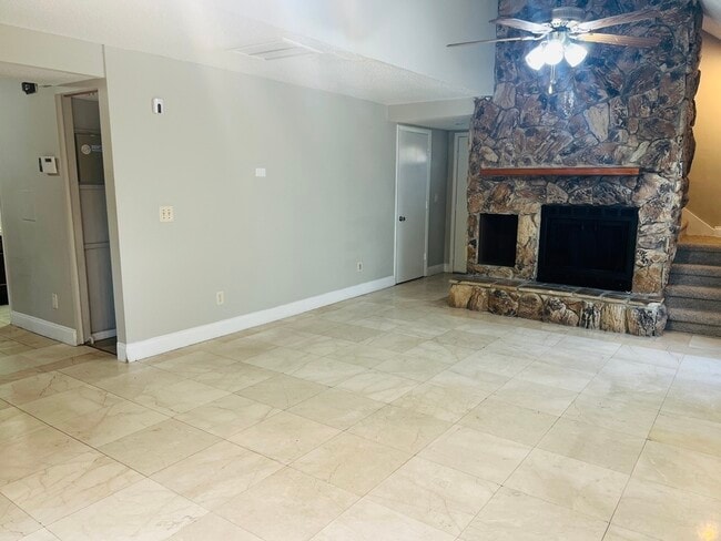 Photo - 818 Libra St Townhome