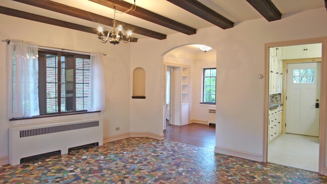 Building Photo - 33 Lakeside Pl