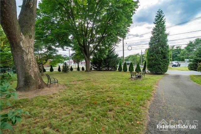 Building Photo - 324 Cranbury Rd