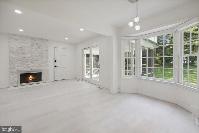Building Photo - 11010 Rock Run Dr