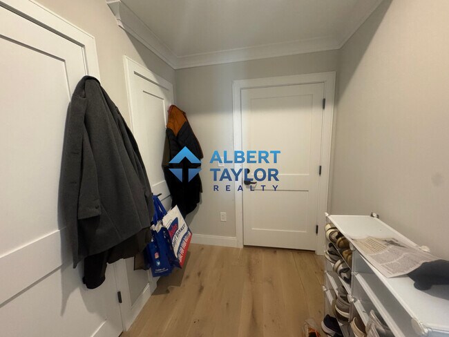 Foto del edificio - 158 Everett St