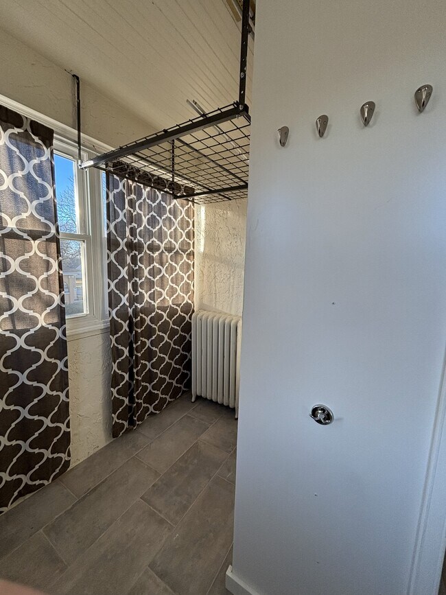 Cuarto de lavado - 8039 White Ave