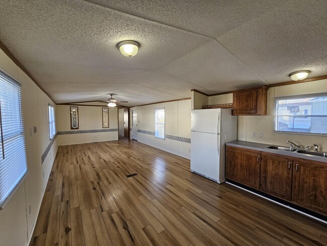 Building Photo - 243 Maverick Ln