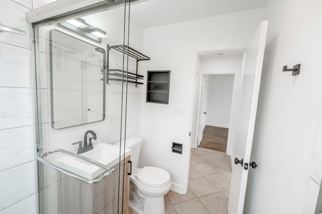 Foto del edificio - Brand New 2 Bed / 1 Bath Cottage w/ Private Garage & Yard! |Offering Two Weeks of Free Rent!|
