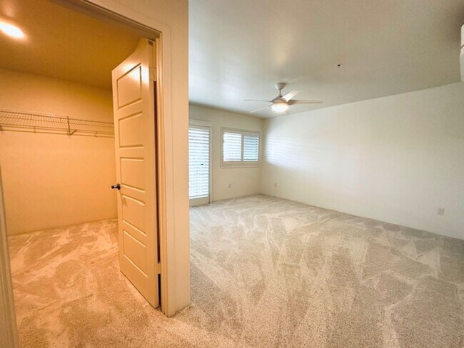 Foto del edificio - 3 Bedroom, 2.5 Bathroom with 1 Enclosed Pa...