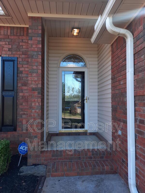 Building Photo - 2109 Barrington Dr