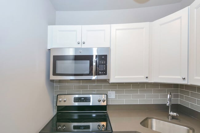 Building Photo - 817 W Lakeside Pl