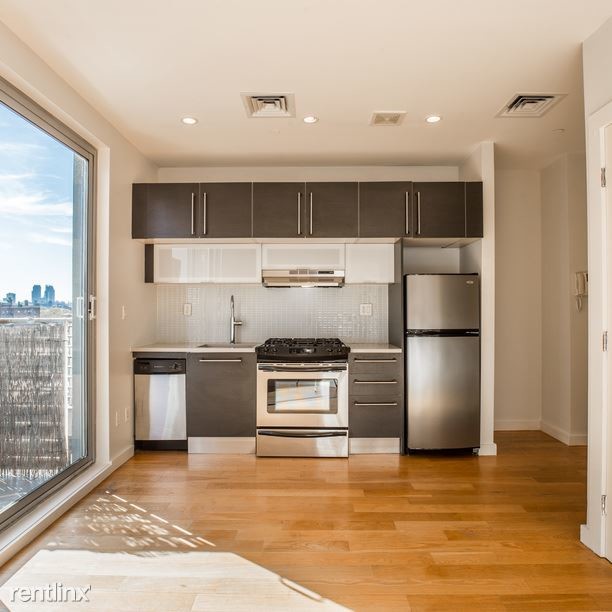 Building Photo - 25 Montrose Ave